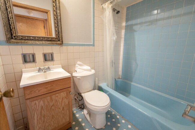 Foto del edificio - 5607 W Irving Park Rd