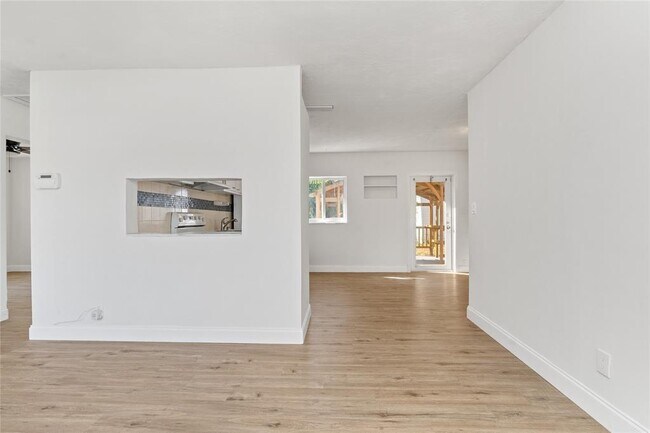 Foto del edificio - 540 NE 61st St