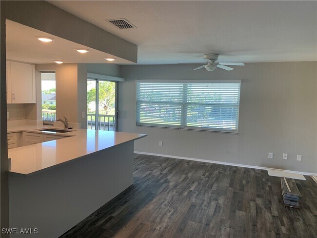 Foto del edificio - 429 SW 47th Terrace