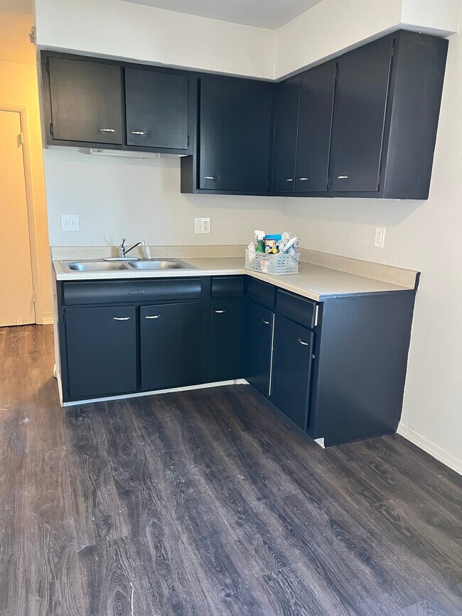 Kitchen - 3230 Kilarney Dr