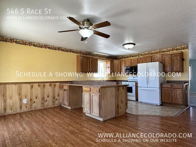 Building Photo - 546 S Race St
