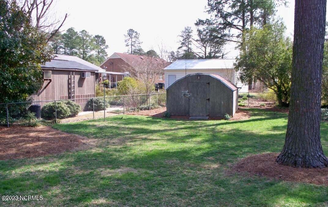 Building Photo - 1903 Oakdale Dr W