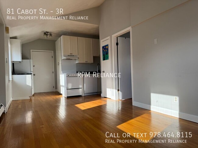 Building Photo - Cozy 1 Bedroom, 1 Bath Top-Floor Unit for ...