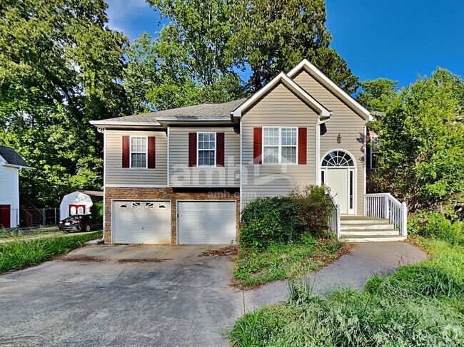 Building Photo - 2058 Queensbury Dr