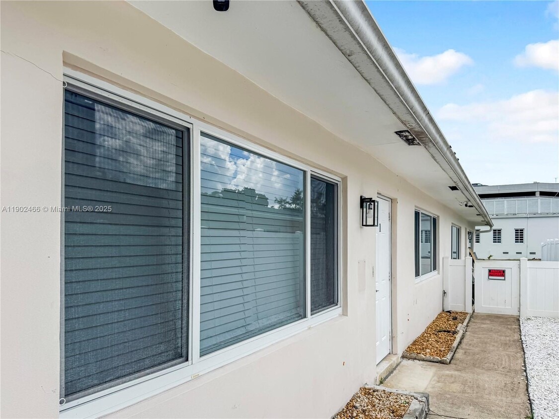 Foto principal - 508 SE 9th Ct