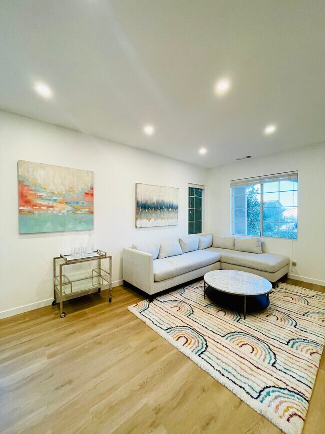Building Photo - 38343 Bonino Dr