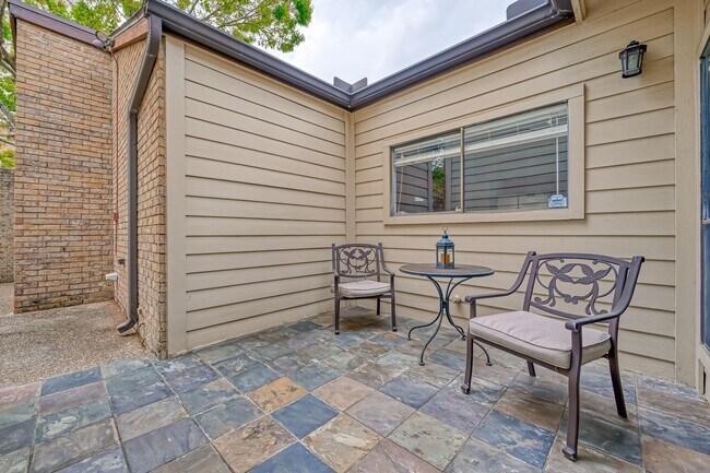 Building Photo - 2555 Bering Dr
