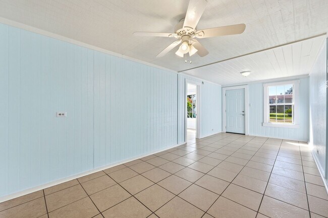 Foto del edificio - Neptune Beach Bungalow