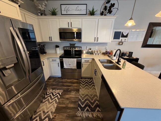 Building Photo - Beautiful 3-Bedroom Condo in Herriman! (Dog-Friendly)