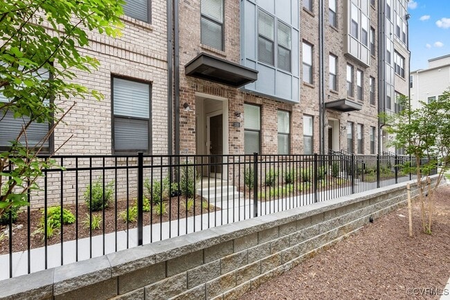 Building Photo - 1020 Bowe St