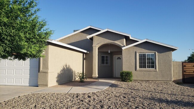 Building Photo - 1939 San Luis Ln