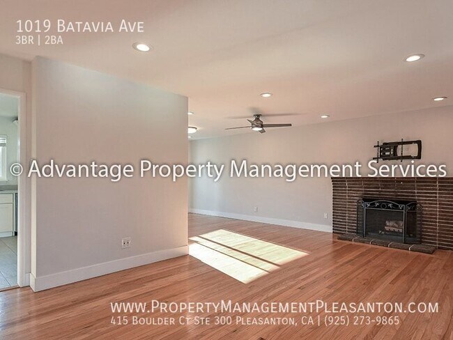 Building Photo - 3 Bed / 2 Bath, 1,350 sq ft 1-story home i...