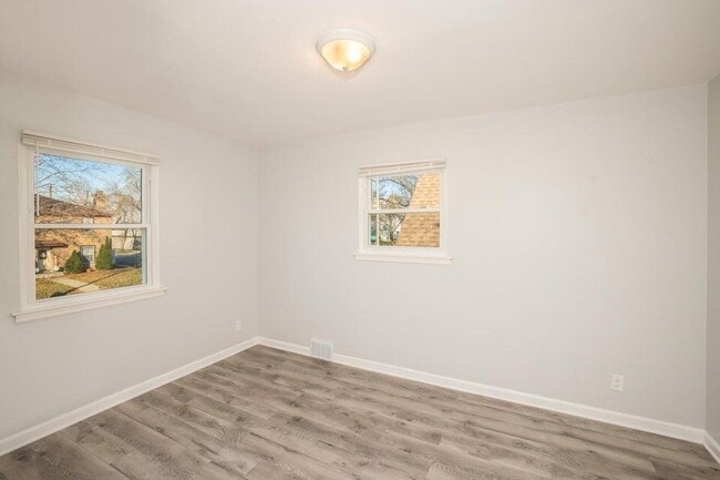 Building Photo - 3308 S 26th St