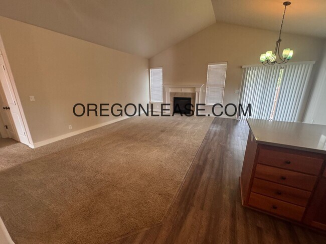 Foto del edificio - 2019 construction 3 bedroom 2 full bath We...