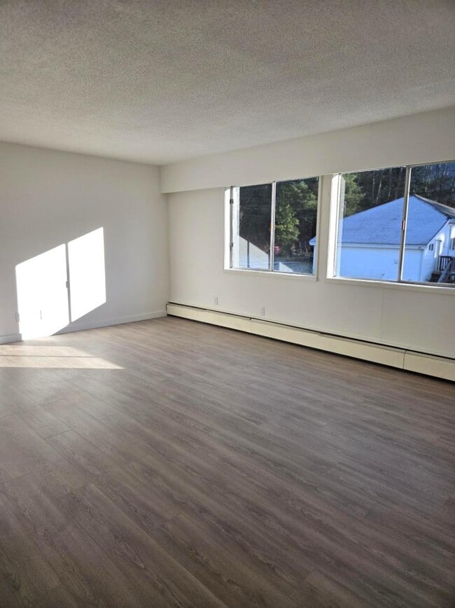 Building Photo - 1 bedroom in Prince Rupert BC V8J 1Z2