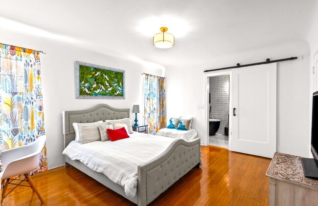 Photo - 9101 La Salle Ave House