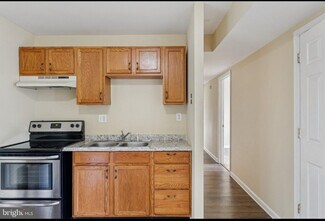 Building Photo - 5832 Riverside Dr