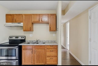 Building Photo - 5832 Riverside Dr