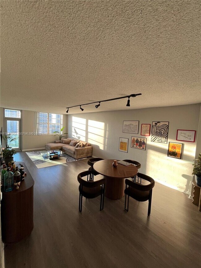 Foto del edificio - 19390 Collins Ave