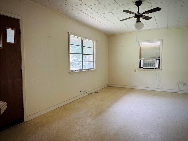 Building Photo - 1409 W Pavillion St