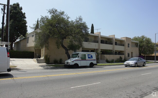 Building Photo - 425 N Wilton Pl