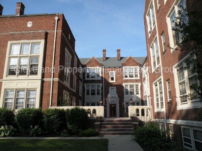 Primary Photo - 15610 Van Aken Blvd