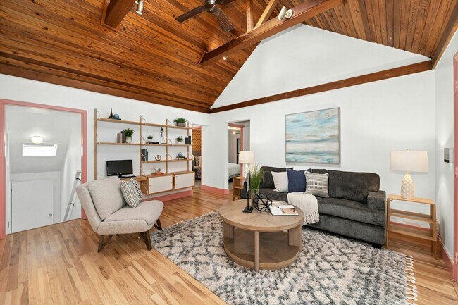 Building Photo - 3Bd/1.75Ba Seattle Home