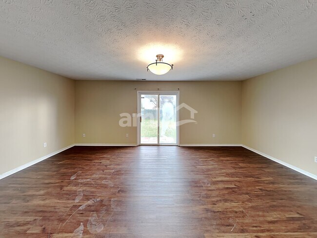 Foto del edificio - 7601 Farm Hill Drive