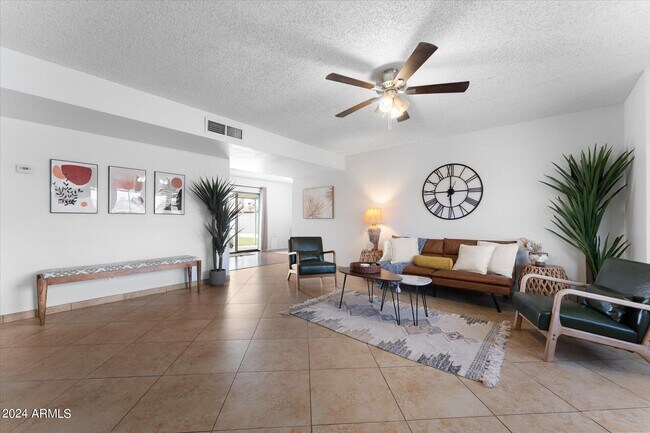Building Photo - 6109 W Marconi Ave