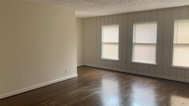 Building Photo - 4402 Roseland St