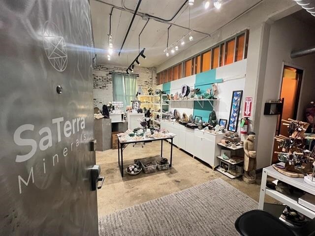 Foto del edificio - 190 Christopher Columbus Dr