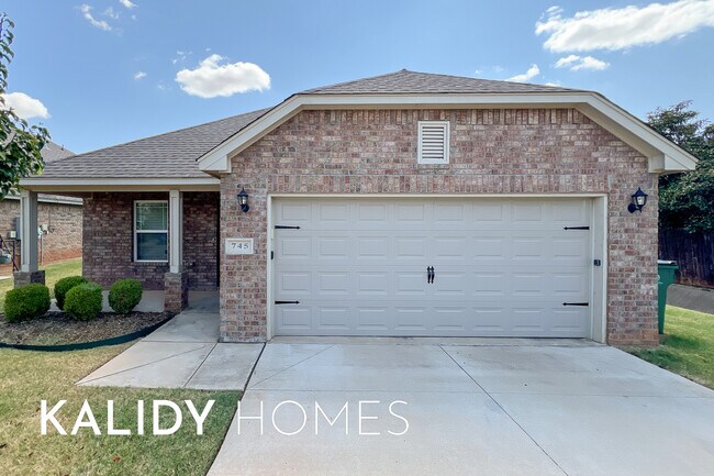 Photo - 745 Christian Ln House