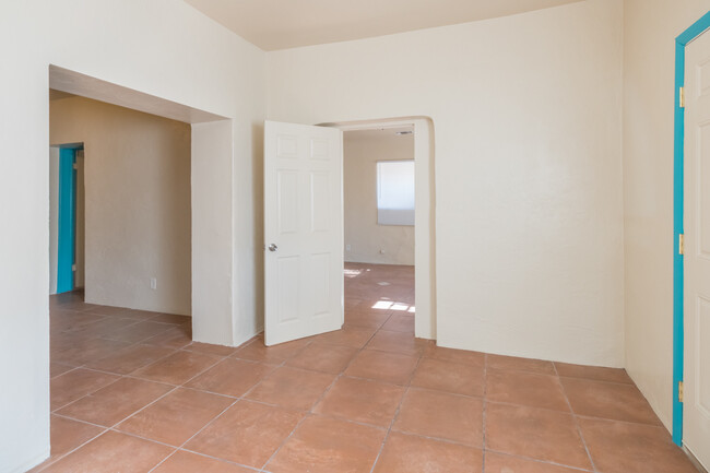 Foto del edificio - BARELAS ADOBE  2 bedroom 1 bath GATED ACCESS