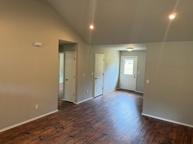 Building Photo - 170 Western Heights Cir