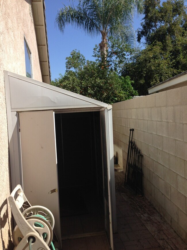 Foto del edificio - Silver Creek area. 4BD 2 BA. CLEAN,  NEWLY PAINTED