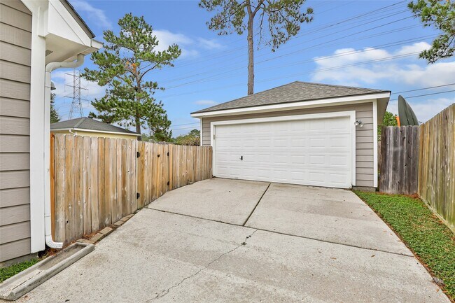 Foto del edificio - 19106 Spruce Bough Ln