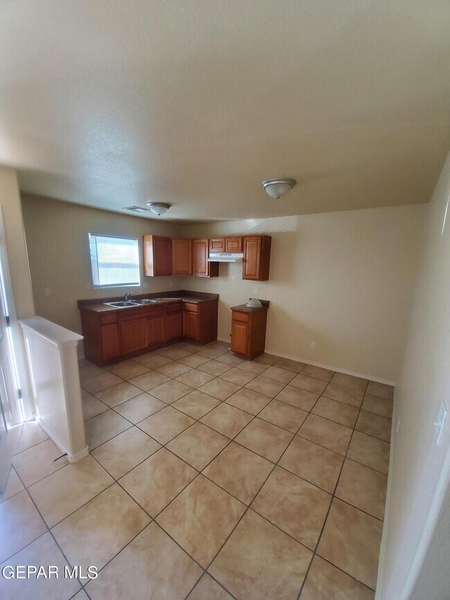 Building Photo - 9389 San Lorenzo Ave