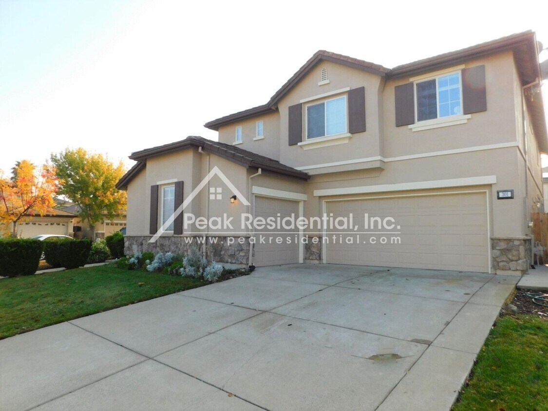 Building Photo - 5 br, 3 bath House - 301 Charnwood Court