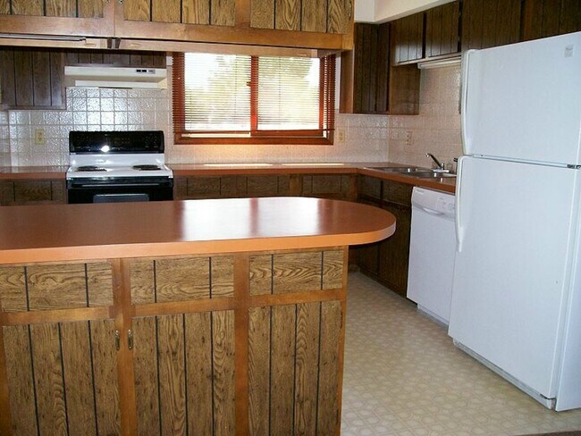 Building Photo - 2356 Fraser Ct