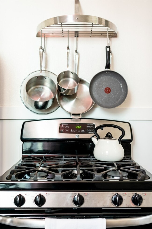 Building Photo - 611 16th St