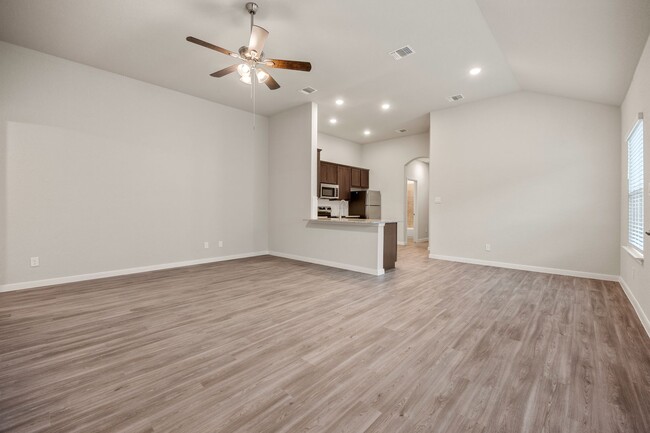 Building Photo - Brand New in New Braunfels!!!