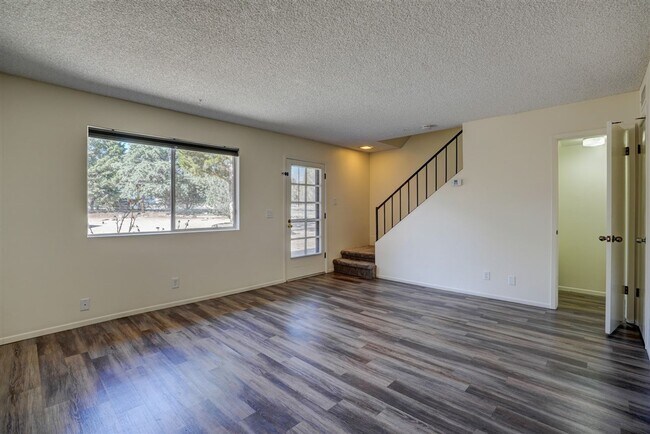 Foto del edificio - 3 bedroom, 1.5 bath Condo For Rent in Pres...