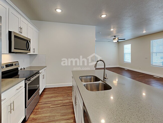 Building Photo - 6047 W Arranmore Dr