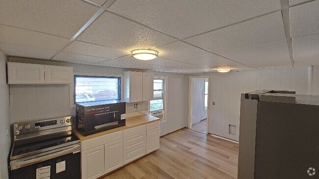 Building Photo - 955 W Linden Ave
