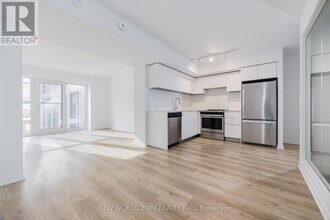 Building Photo - 101 Roehampton Ave