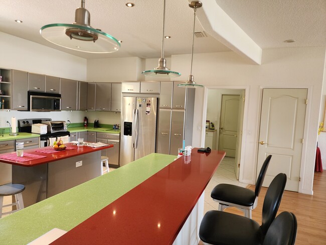 Foto del edificio - 223 Golf Aire Blvd