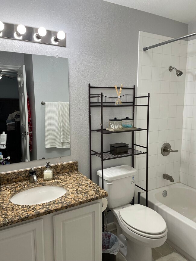 Master bath - 1880 White Oak Dr