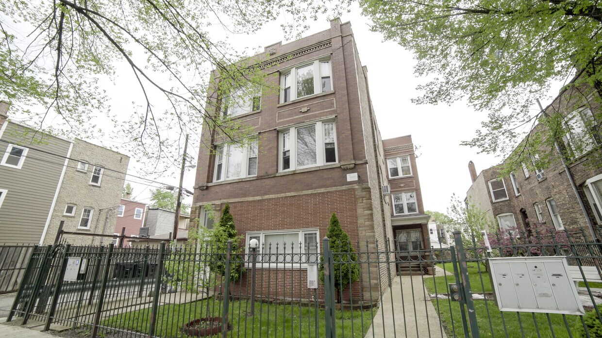 Primary Photo - 2545 N Springfield Ave