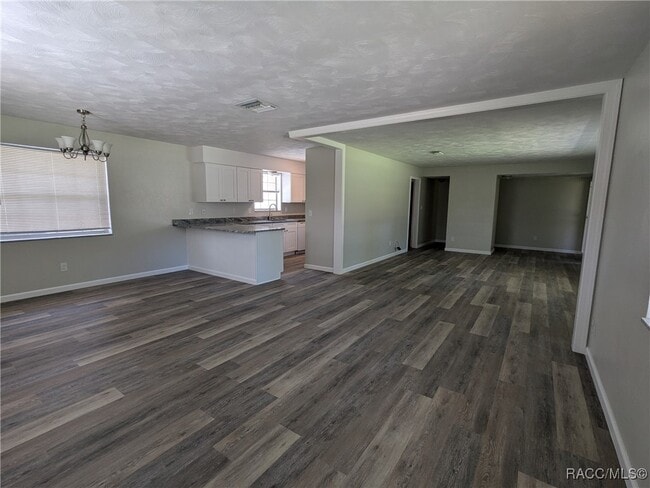 Building Photo - 35433 Crescent Dr