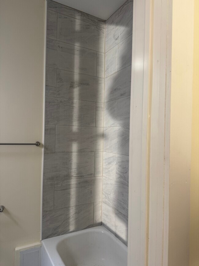 Building Photo - 213 Harrison Ave